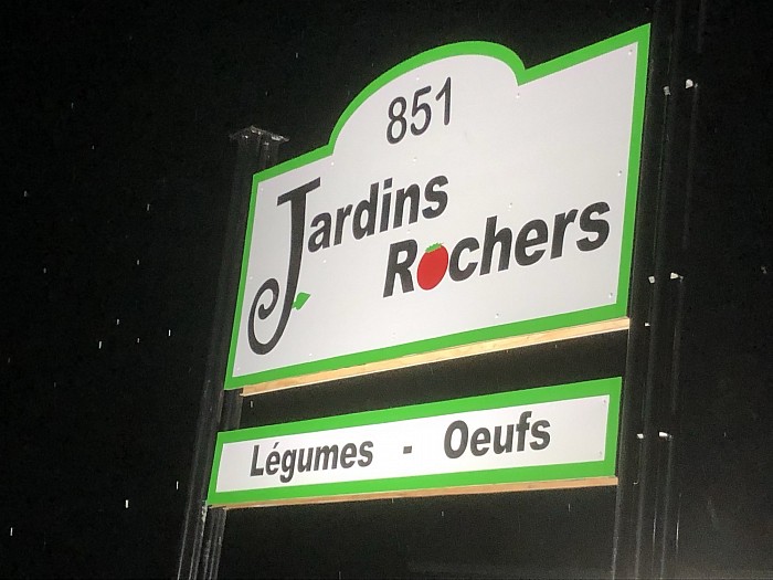 L’enseigne sur le bord de la route pour nous trouver plus facilement.